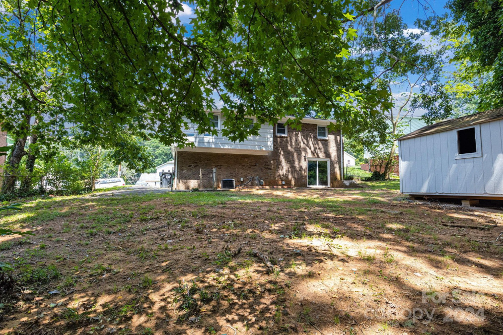 335 Sleepy Hollow Rd Charlotte, NC 28217