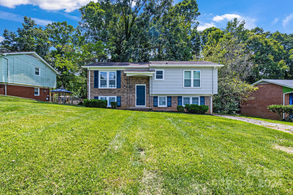 335 Sleepy Hollow Rd Charlotte, NC 28217