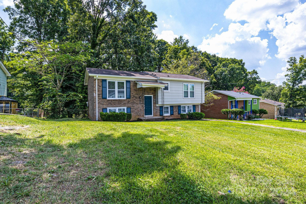 335 Sleepy Hollow Rd Charlotte, NC 28217