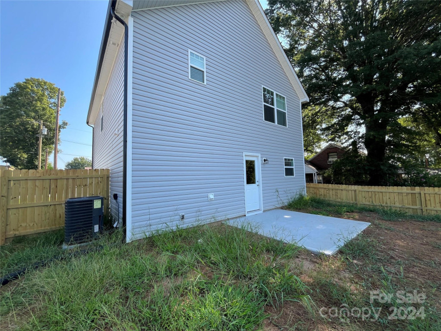 798 2nd St Conover, NC 28613