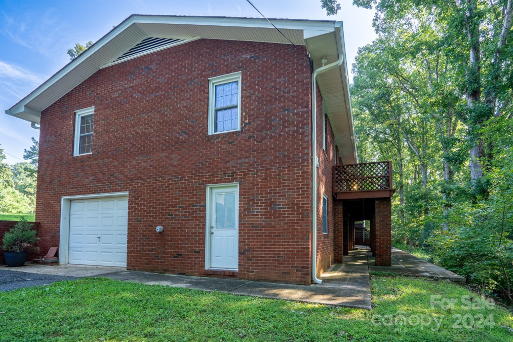 2010 Collins Dr Albemarle, NC 28001