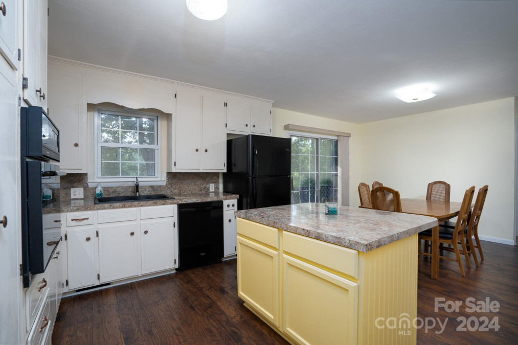 2010 Collins Dr Albemarle, NC 28001