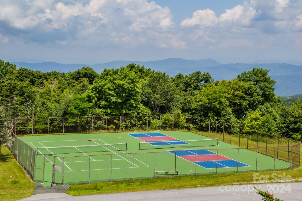 301 Pinnacle Inn Rd Beech Mountain, NC 28604