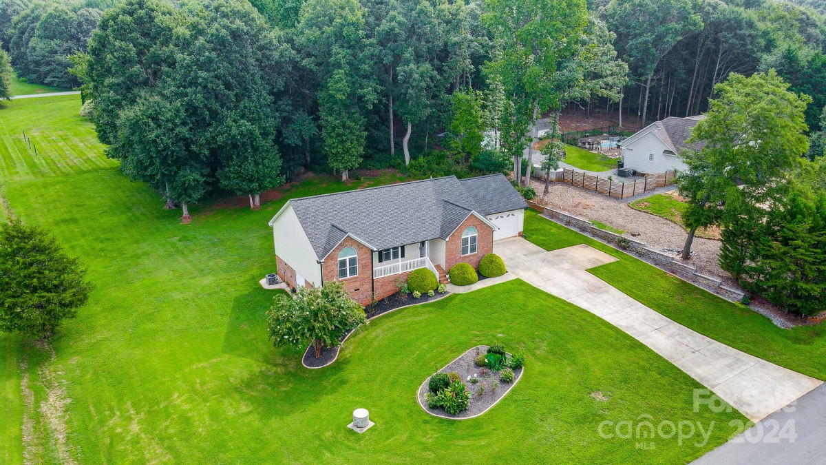 2497 Carriage Ln Lincolnton, NC 28092