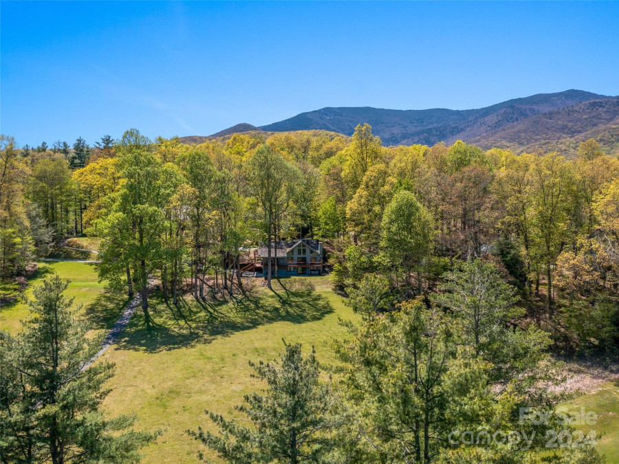 357 Fairway Loop Burnsville, NC 28714