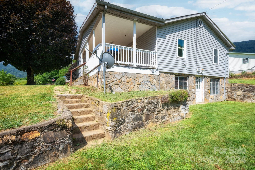 54 Line Dr Maggie Valley, NC 28751