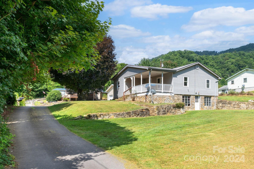 54 Line Dr Maggie Valley, NC 28751