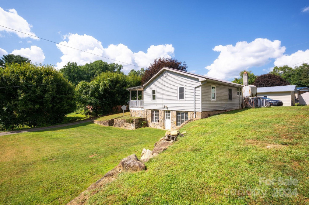 54 Line Dr Maggie Valley, NC 28751