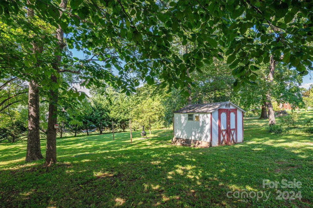 206 6th St Conover, NC 28613