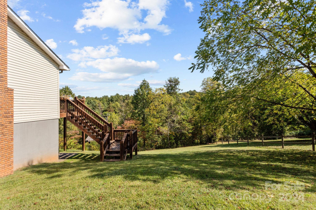 157 Kennedy Rd Weaverville, NC 28787