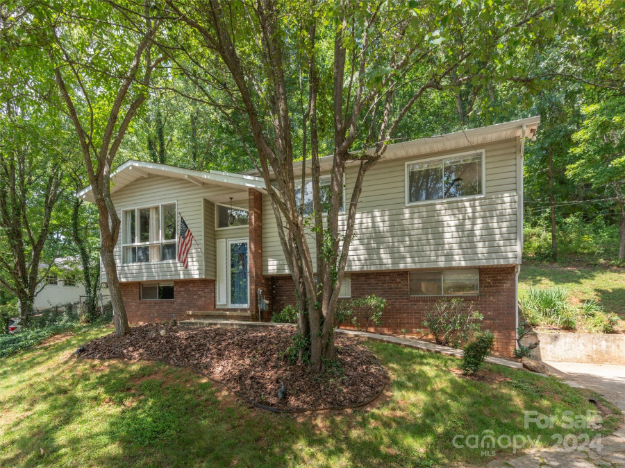 82 Sleepy Hollow Dr Asheville, NC 28805