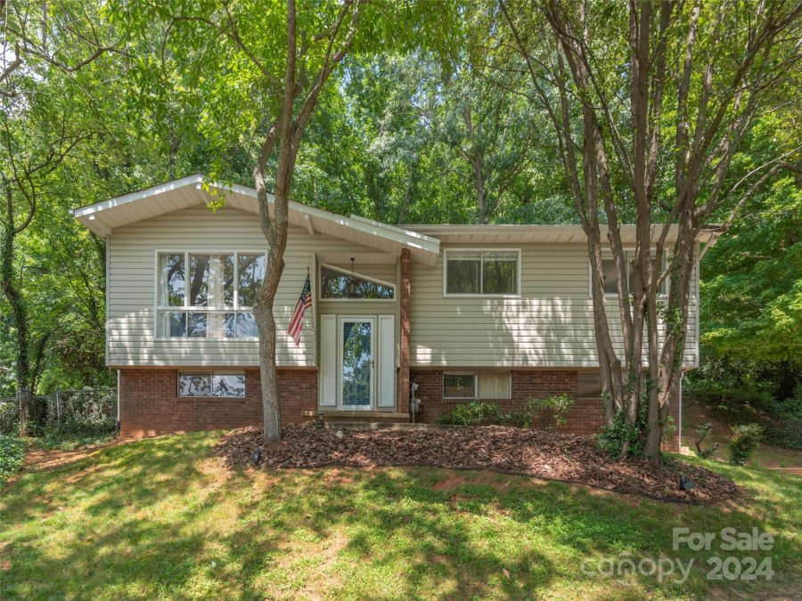 82 Sleepy Hollow Dr Asheville, NC 28805