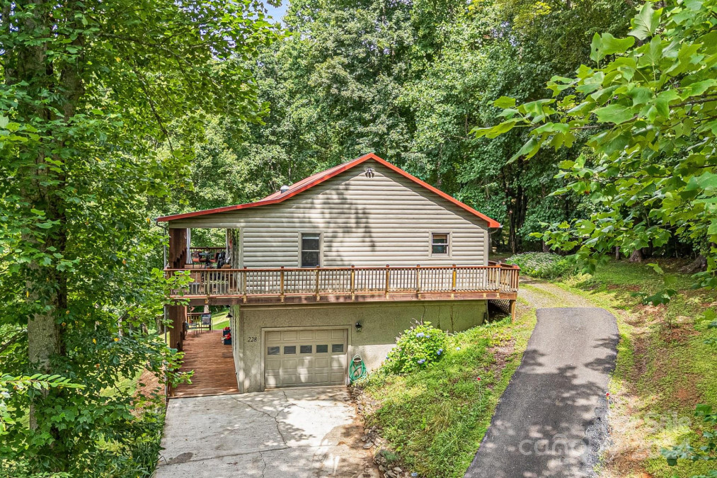 228 Barefoot Cv Burnsville, NC 28714