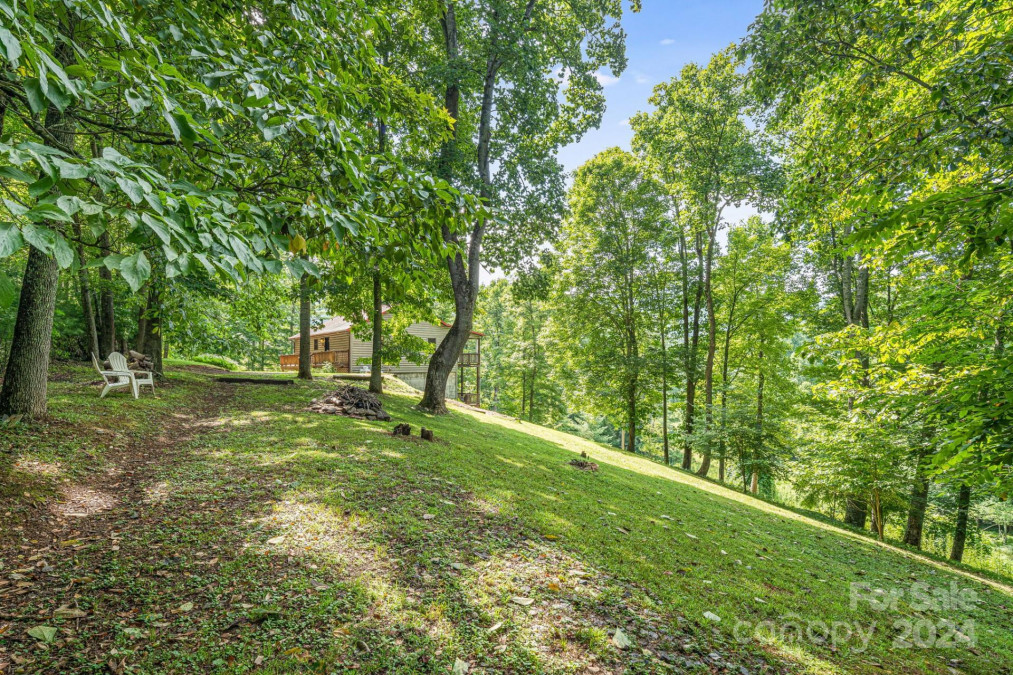 228 Barefoot Cv Burnsville, NC 28714