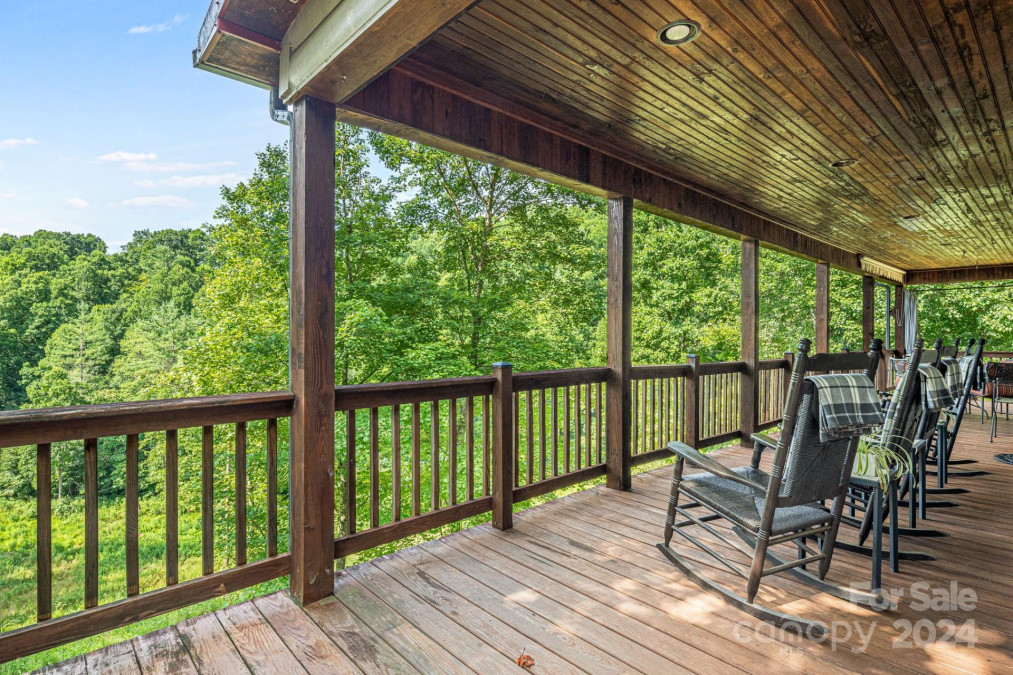 228 Barefoot Cv Burnsville, NC 28714