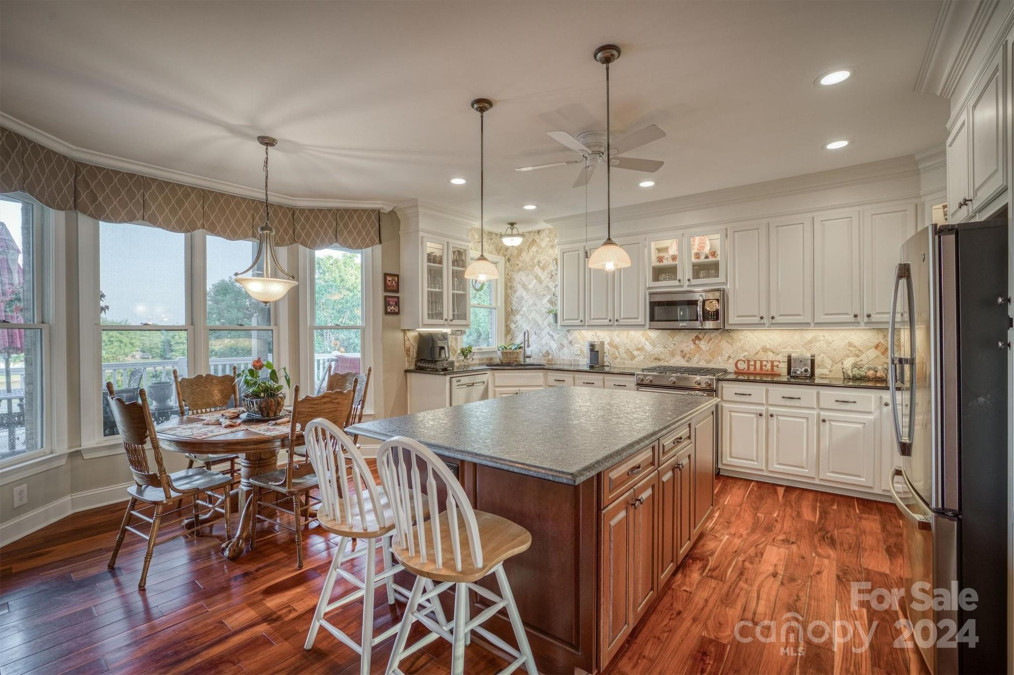 34 Sandbar Dr Taylorsville, NC 28681