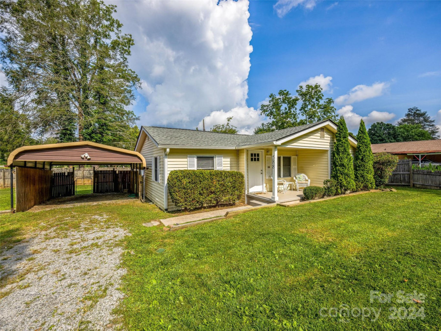 588 Substation St Hendersonville, NC 28792