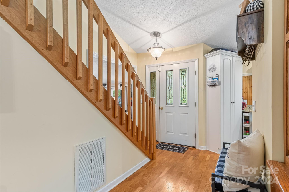 3273 Montanya View Cir Valdese, NC 28690