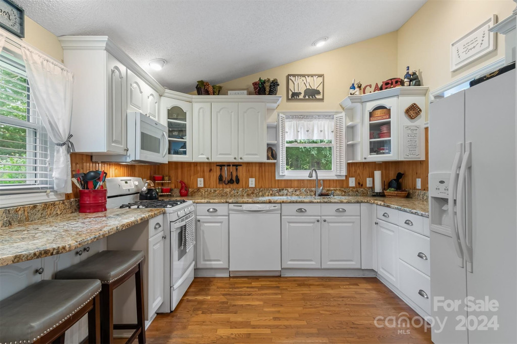 3273 Montanya View Cir Valdese, NC 28690