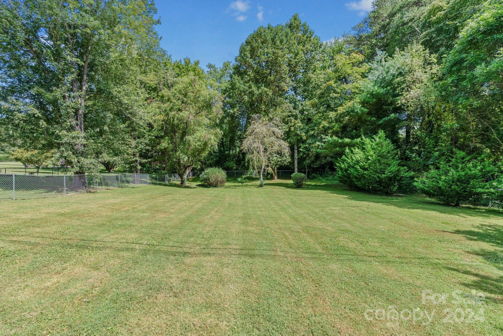 318 Stoney Mountain Rd Hendersonville, NC 28791