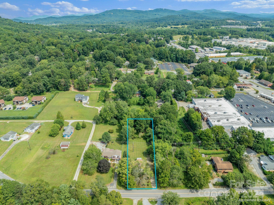 318 Stoney Mountain Rd Hendersonville, NC 28791