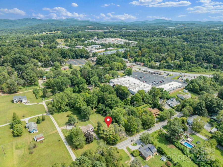 318 Stoney Mountain Rd Hendersonville, NC 28791