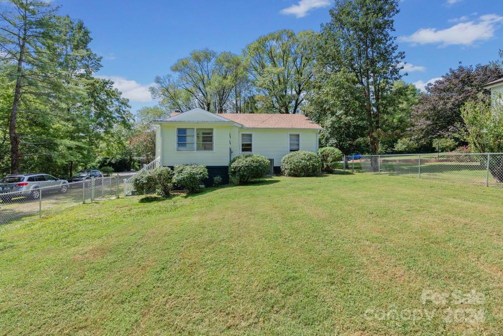 318 Stoney Mountain Rd Hendersonville, NC 28791