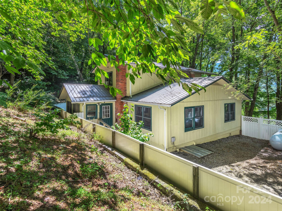 161 Ivy Ln Maggie Valley, NC 28751