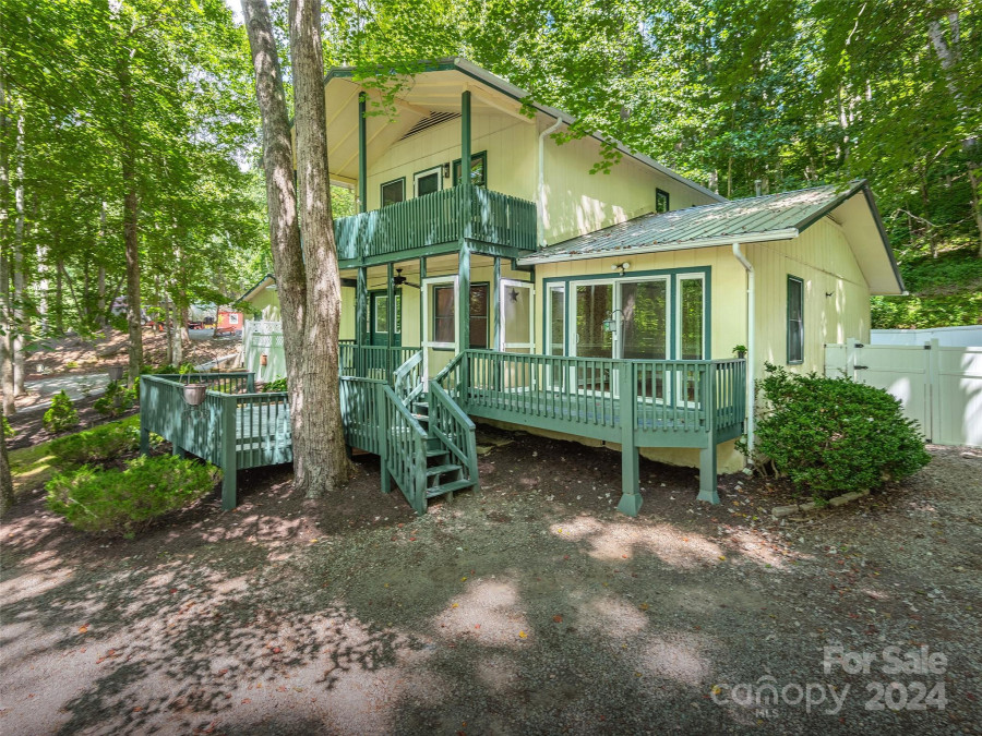 161 Ivy Ln Maggie Valley, NC 28751