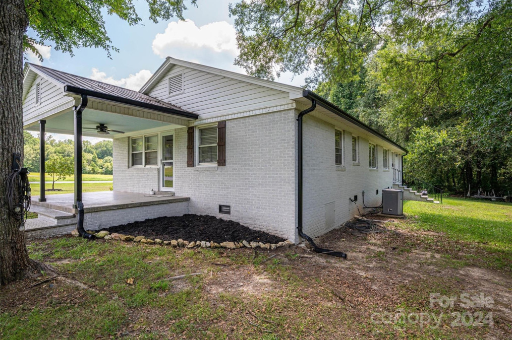 1525 Mountain St Blacksburg, SC 29702