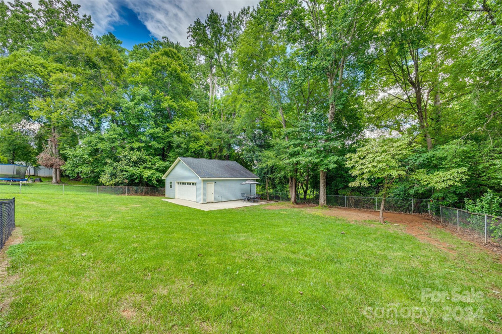 109 Falling Leaf Ln Mount Holly, NC 28120