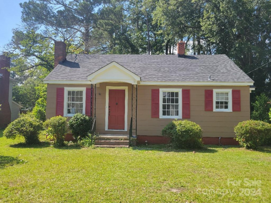 208 Evans St Cheraw, SC 29520