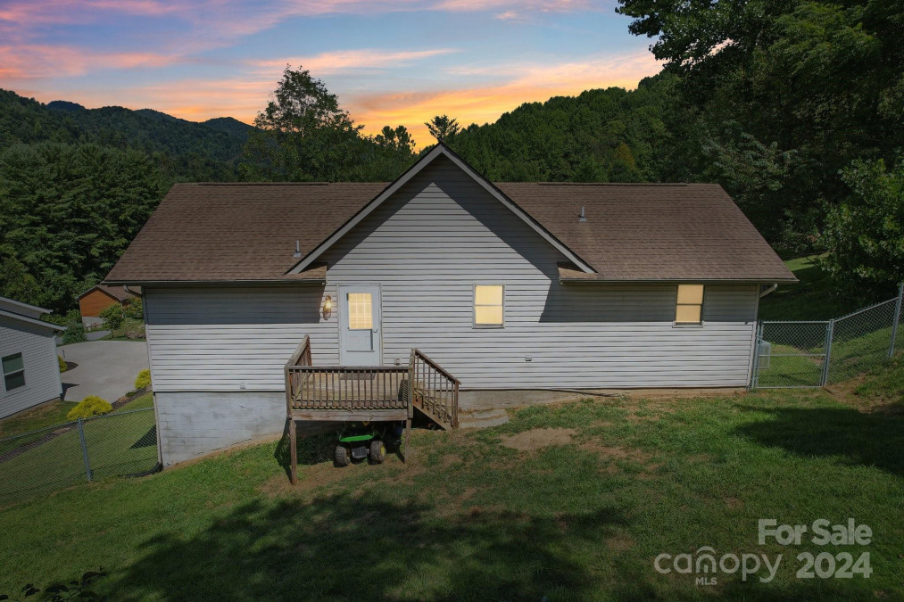 199 Linsonwood Rd Waynesville, NC 28786