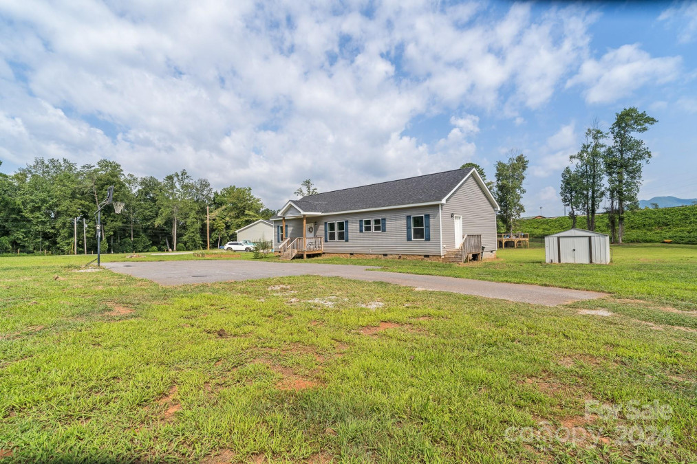 3107 Yancey Rd Marion, NC 28752