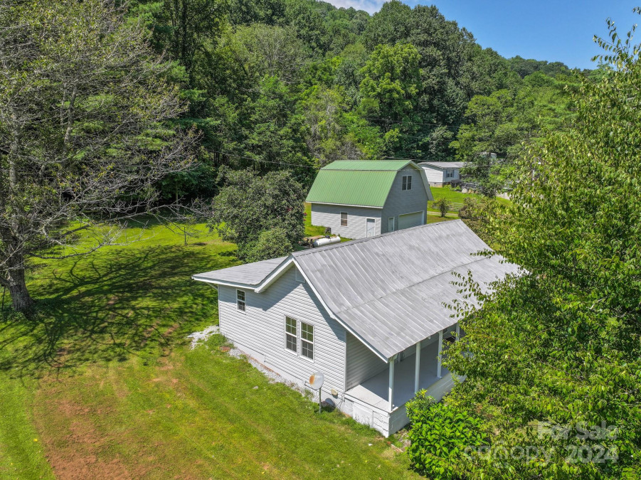 15 Auther Autrey Dr Spruce Pine, NC 28777