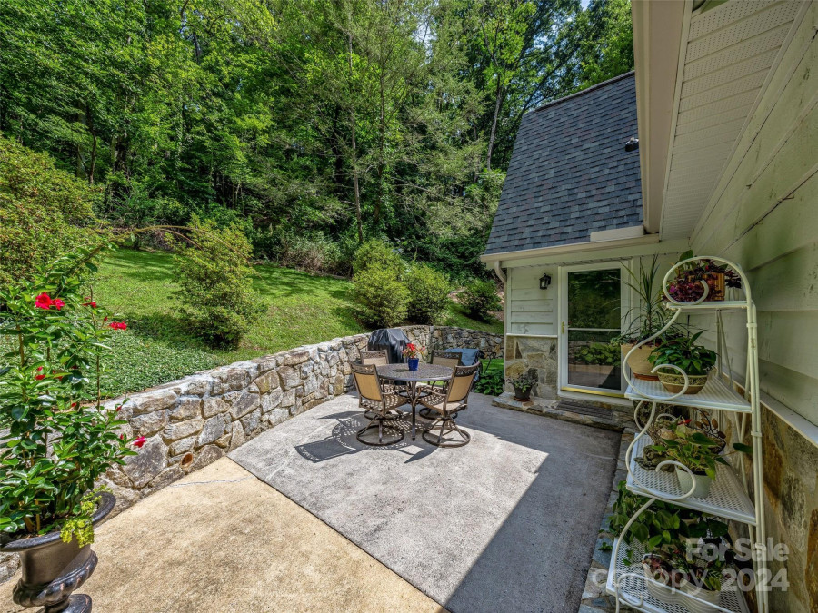 281 Cowan Cove Rd Asheville, NC 28806