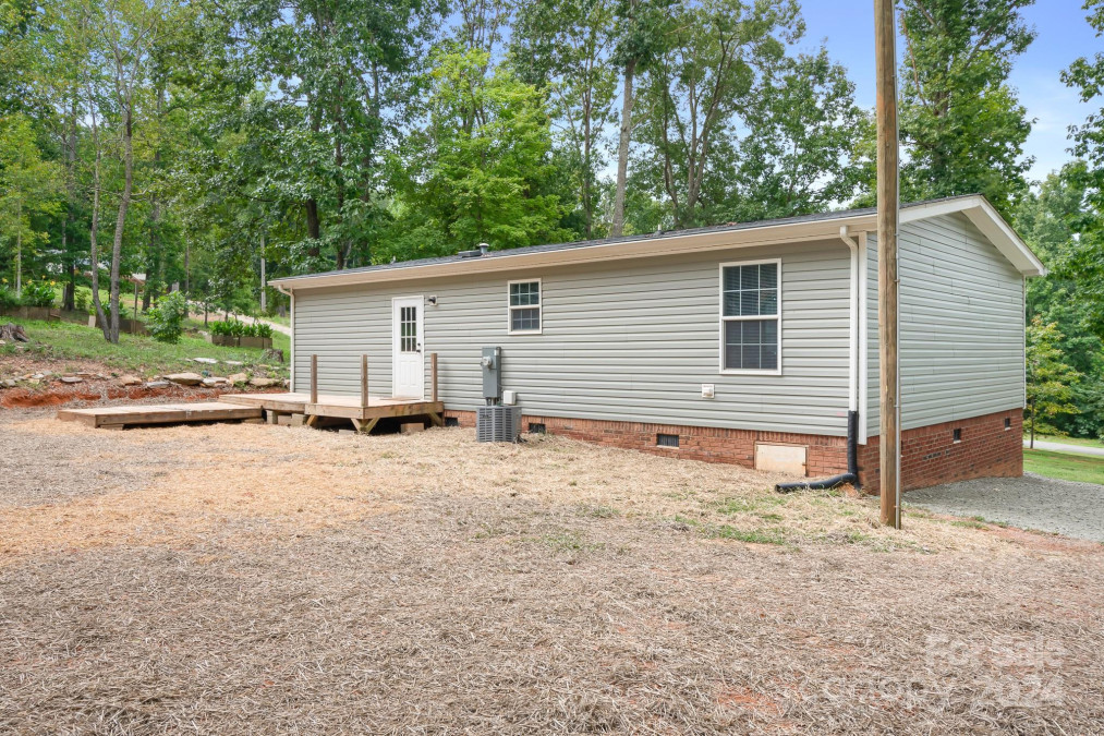 633 Lhasa Apso Ln Iron Station, NC 28080