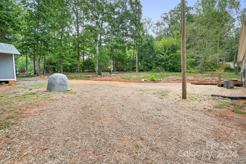 633 Lhasa Apso Ln Iron Station, NC 28080