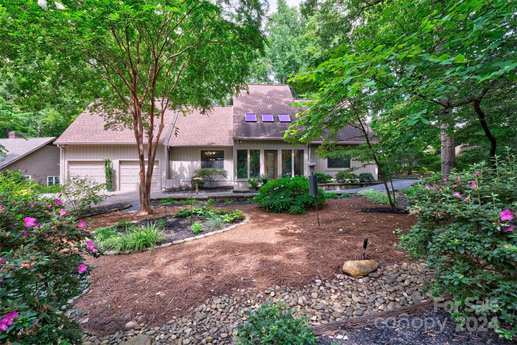 4 Oak Leaf Rd Lake Wylie, SC 29710