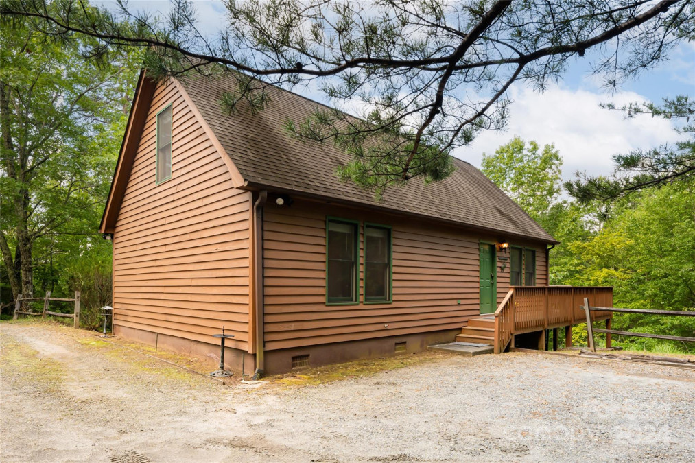 572 South Dr Lake Lure, NC 28746