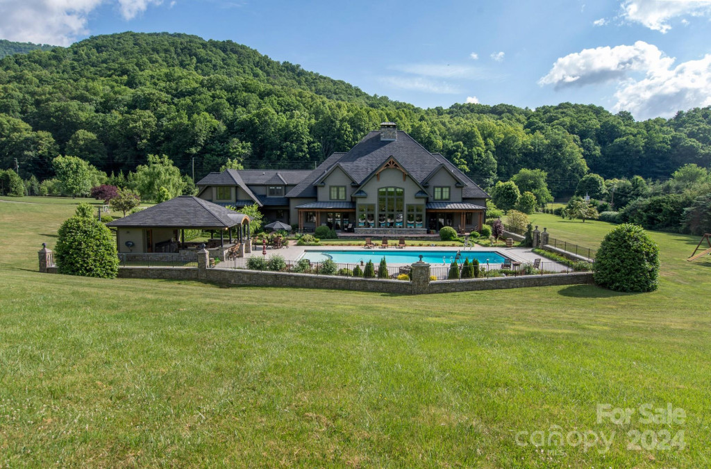 51 Plott Valley Rd Waynesville, NC 28786