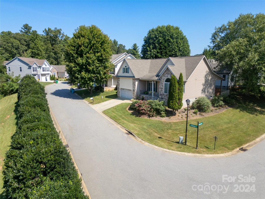 9 Driftstone Cir Arden, NC 28704