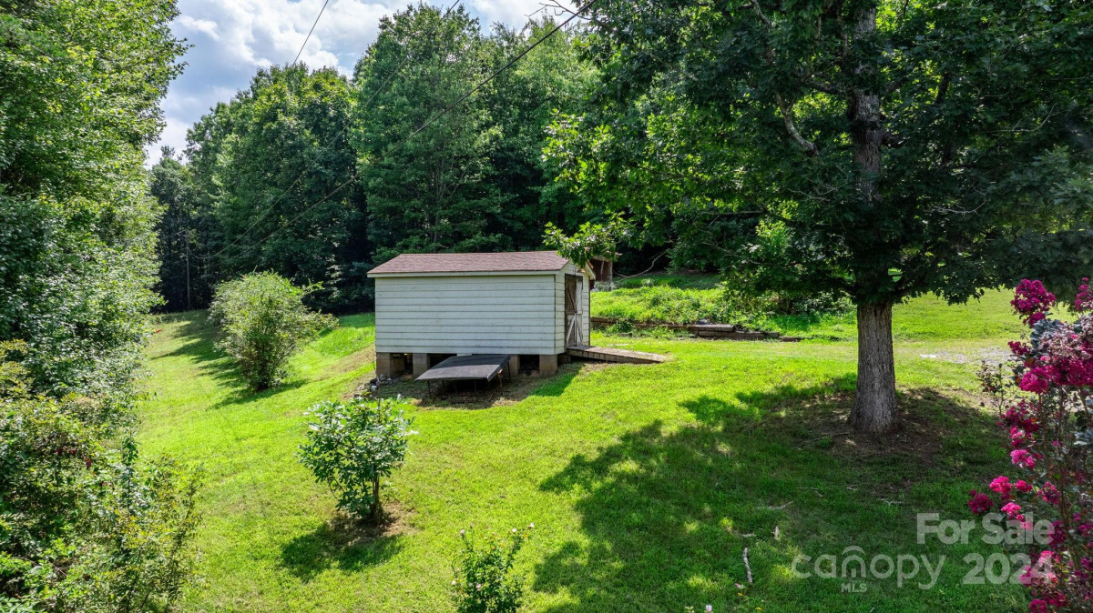 3032 Coldwater St Connelly Springs, NC 28612