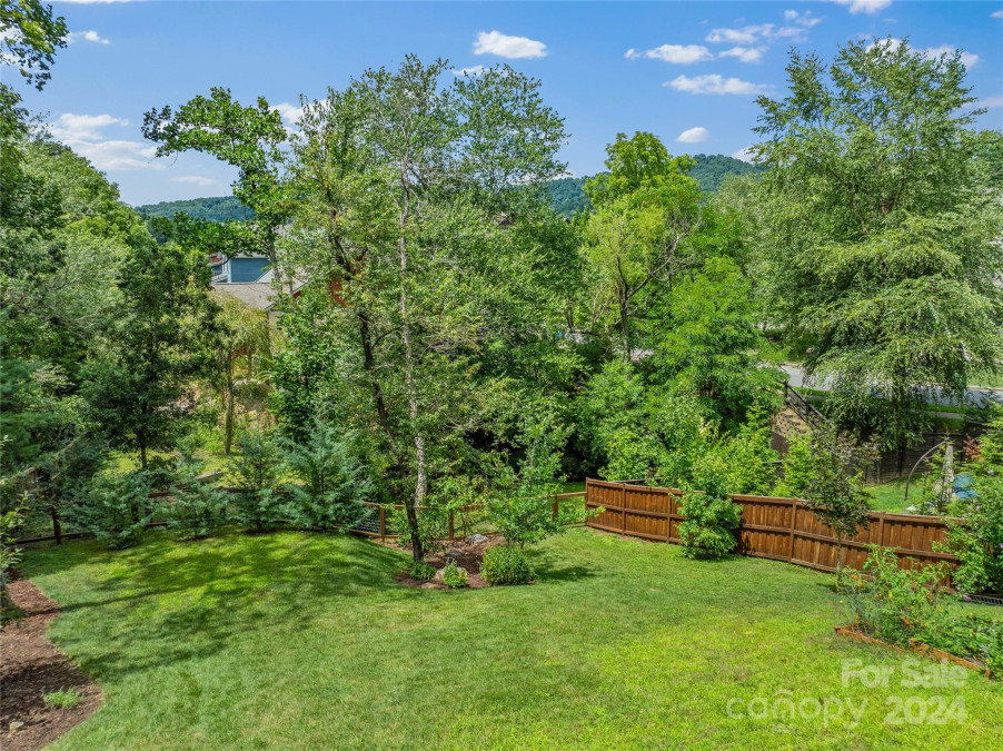 46 Pinedale Rd Asheville, NC 28805