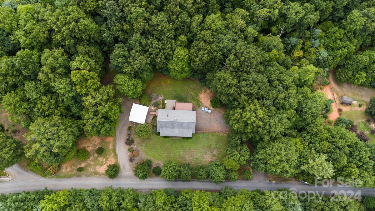 370 Laurel Heights Dr Burnsville, NC 28714