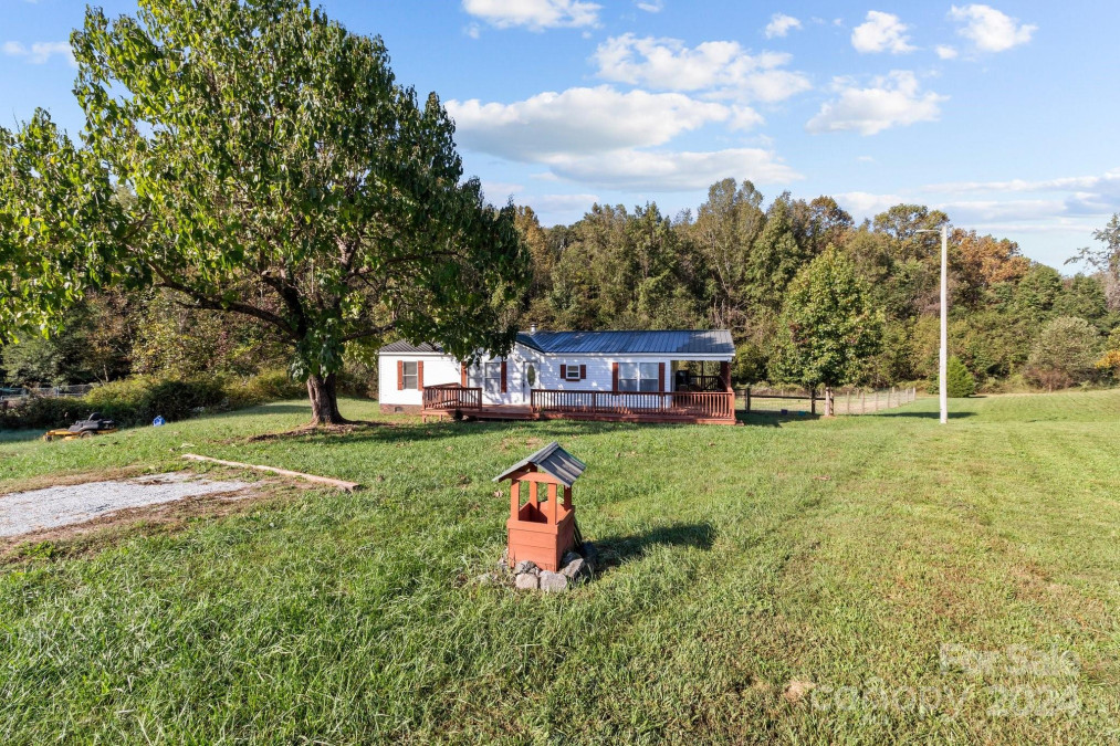 1005 Spring Meadow Dr Woodleaf, NC 27054