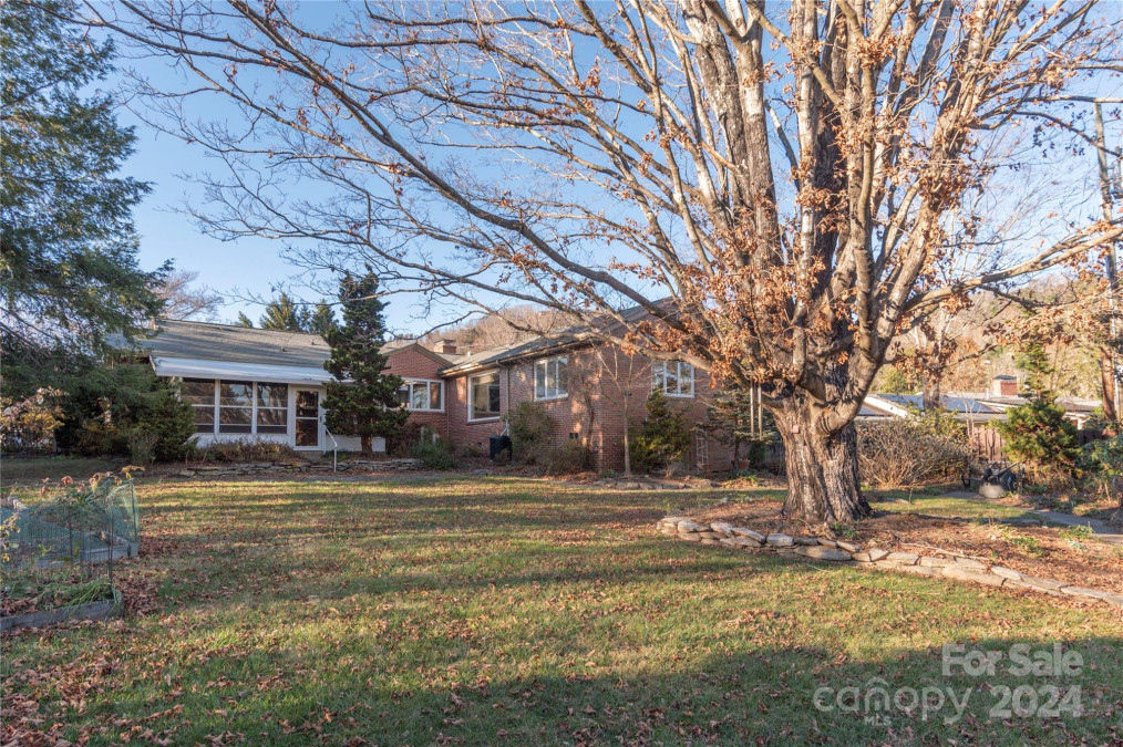 322 Midland Dr Asheville, NC 28804