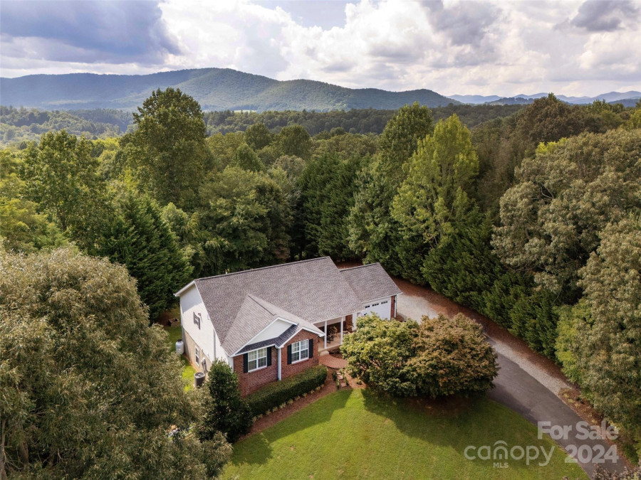 47 Chastain Hill Rd Mills River, NC 28759