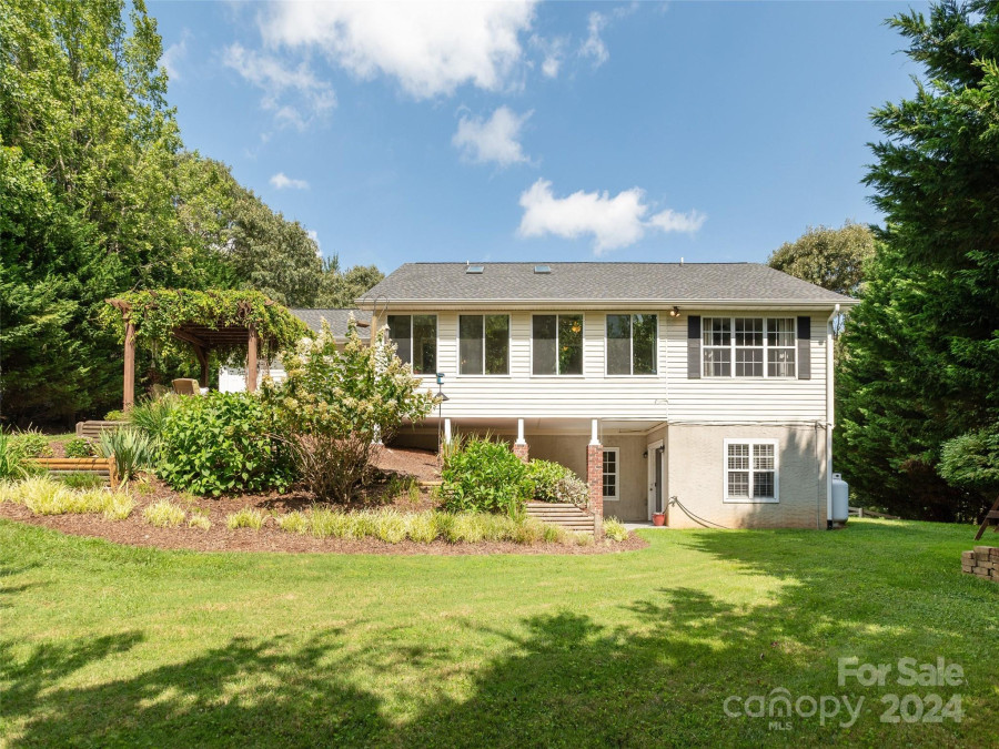 47 Chastain Hill Rd Mills River, NC 28759