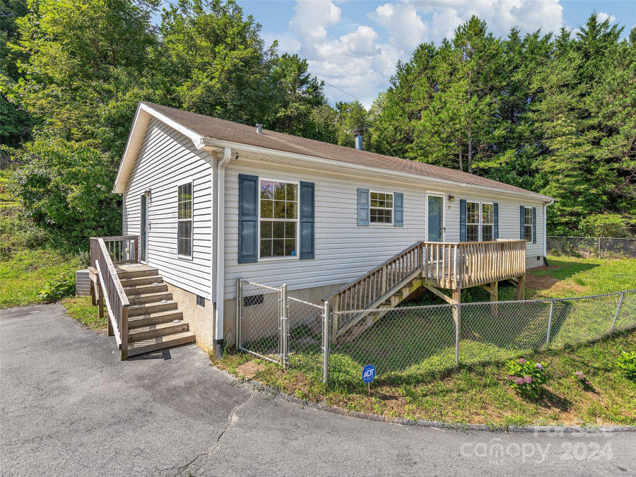 33 Goose Creek Rd Swannanoa, NC 28778